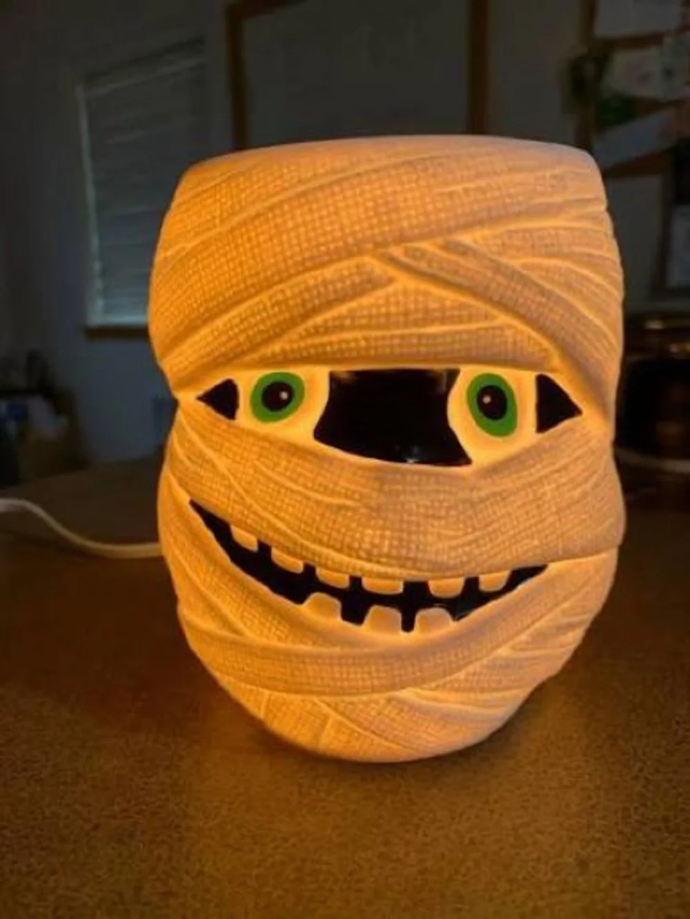 NEW IN BOX Under Wraps Scentsy Mummy Wax Warmer